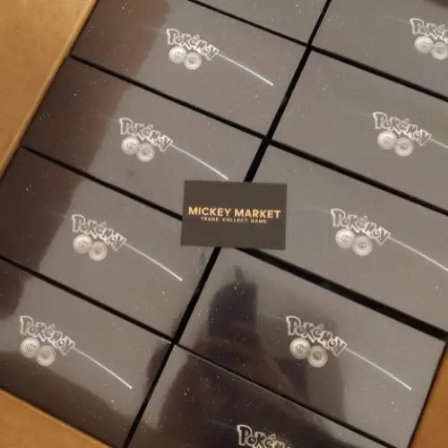 Mickey Market Set Allenatore Fuoriclasse Pokemon GO ITA Italiano